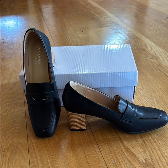 Black Leather Loafers by Jevajoss, NIB, size 5 - Picture 2 of 5